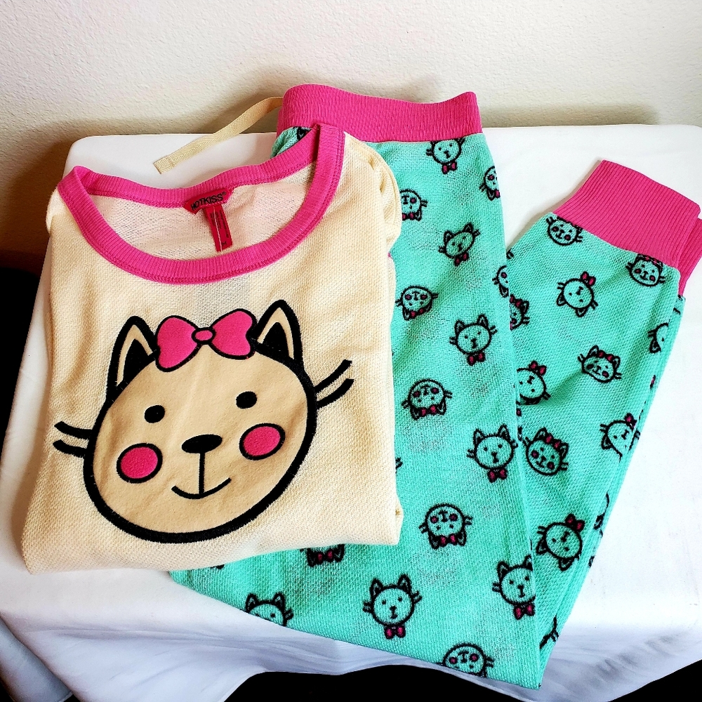 Hot Kiss 2pc thermal pjs set size M